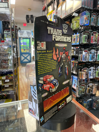Orion Pax Deluxe Class (Transformers Generations Thrilling 30, Hasbro) - Bitz & Buttons