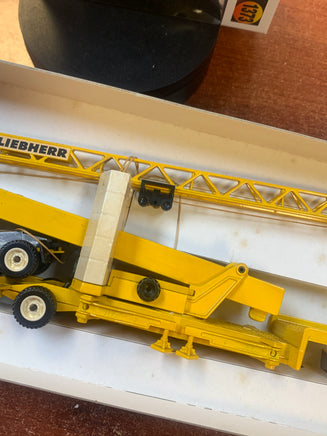 CAT Tractor Truck with Tower Crane 3913 1/55 Scale ( Vintage SIKU CAT) - Bitz & Buttons