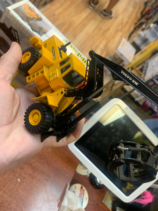 Caterpillar Compact Volvo BM L160 High Lift 1/70 ( Vintage JOAL, CAT) - Bitz & Buttons