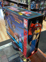 Optimus Prime SS86-31 Commander Class (Transformers Studio Series, Hasbro) **Scratch/Dent** - Bitz & Buttons