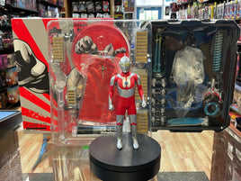 Ultra Man 1:12 (Mezco, Ultra Man)  **COMPLETE**