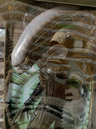 Xenomorph Alien 1/4 Scale (Neca, Aliens) **SEALED** - Bitz & Buttons