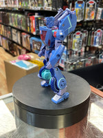 Chromia Deluxe Class (Transformers Legacy United, Hasbro) - Bitz & Buttons