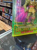 Slashing Goldar Space Alien (Vintage MMPR Power Rangers, Bandai) SEALED - Bitz & Buttons
