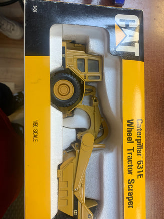 Caterpillar 631E Wheel Tractor Scraper 1/50 Scale ( Vintage ERTL, CAT) - Bitz & Buttons