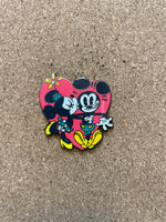 Mickey and Minnie sharing a Kiss (Walt Disney World, Pin Traders) - Bitz & Buttons