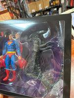Superman vs Xenomorph Alien -SDCC- (NECA, Predator) **SEALED**