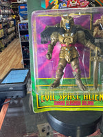 Slashing Goldar Space Alien (Vintage MMPR Power Rangers, Bandai) SEALED - Bitz & Buttons