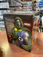 Marvel Universe Dr Doom (Marvel, Diamond Select DST) - Bitz & Buttons