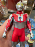Ultra Man 1:12 (Mezco, Ultra Man)  **COMPLETE**