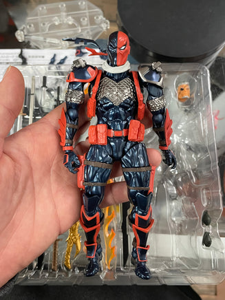 Deathstroke Ver. 1.5 (DC Comics Justice League, Revoltech Amazing Yamaguchi) COMPLETE - Bitz & Buttons