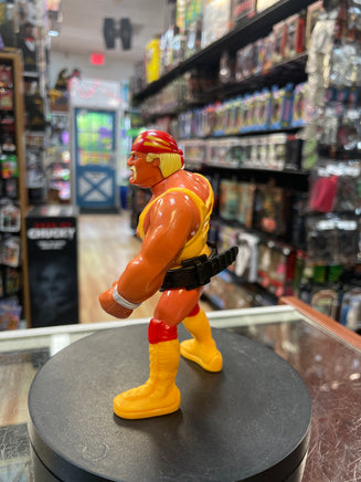 Flexing Hulk Hogan with Belt 9165 (Vintage WWF WWE, Hasbro) **COMPLETE** - Bitz & Buttons