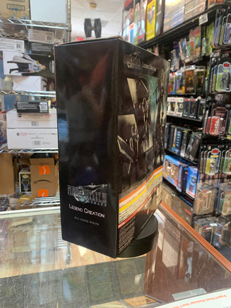 Cloud Strife No.1 (Final Fantasy Remake, PlayArts Kai) NEW - Bitz & Buttons