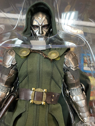 Doctor Doom #CMS-022 (Hot Toys, Marvel) COMPLETE - Bitz & Buttons
