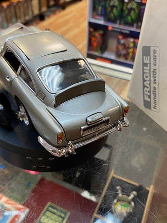 James Bond 007 Aston Martin DB5 1/24 Scale (Danbury Mint, Diecast) - Bitz & Buttons