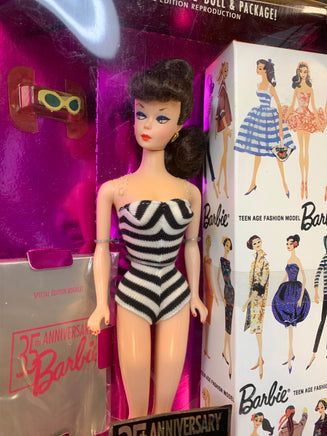 Brunette 35th Anniversary #11782 (Vintage Barbie, Mattel) SEALED - Bitz & Buttons