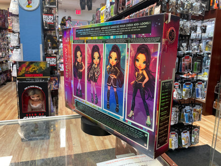 Ainsley Slater Trunk Show (Rainbow High, MGA Entertainment) NEW - Bitz & Buttons