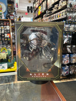 Suspended Lab Xenomorph (Aliens Romulus, NECA) **NEW**