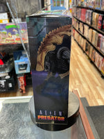 Chrysalis Alien (NECA, Predator vs Alien) **SEALED**