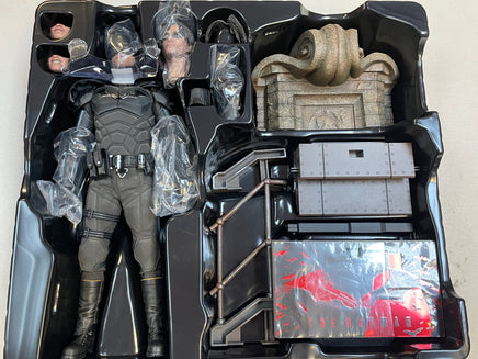 The Batman Deluxe Ver. 1/6 MMS639 (DC, The Batman, Hot Toys) COMPLETE - Bitz & Buttons