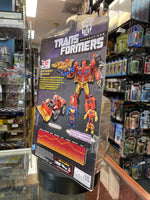 Autobot Scoop Deluxe Class (Transformers Generations Thrilling 30, Hasbro) - Bitz & Buttons