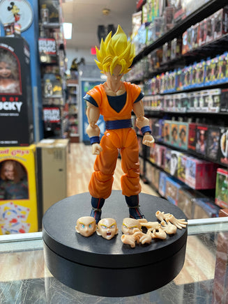 Super Saiyan Full Power Son Goku (Dragon Ball DBZ, Bandai SH Figuarts) **COMPLETE** - Bitz & Buttons