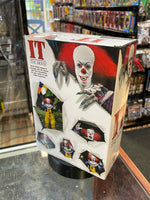 Pennywise Ultimate (NECA, IT) **SEALED**