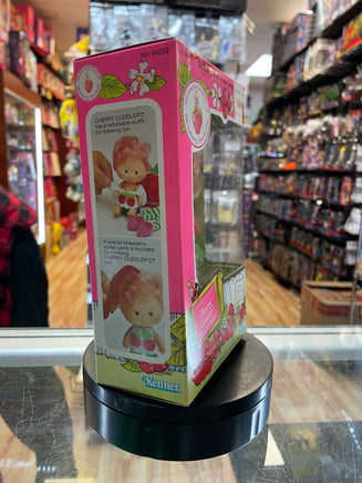 Cherry Cuddler with Gooseberry (Vintage Strawberry Shortcake, Kenner) **SEALED** - Bitz & Buttons