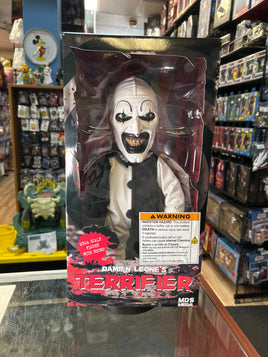 Mega Scale Terrifier (Mezco, Terrifier) **SEALED**