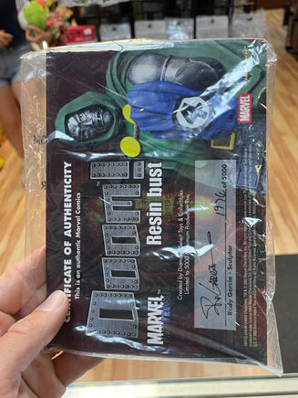 Marvel Universe Dr Doom (Marvel, Diamond Select DST) - Bitz & Buttons