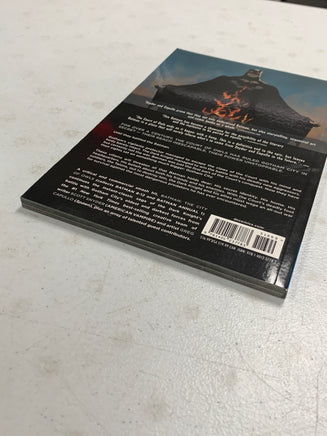 Batman The City Of Owls Volume 2 (DC Comics Trade TPB, Batman) - Bitz & Buttons