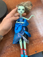 Scarily Ever After Threadarella Frankie Stein (Vintage Monster High, Mattel) - Bitz & Buttons
