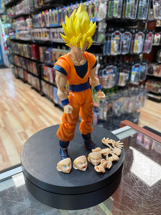 Super Saiyan Full Power Son Goku (Dragon Ball DBZ, Bandai SH Figuarts) **COMPLETE** - Bitz & Buttons