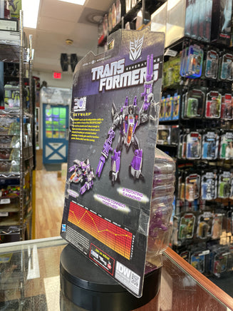 Skywarp Deluxe Class (Transformers Generations Thrilling 30, Hasbro) - Bitz & Buttons