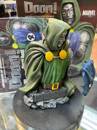 Marvel Universe Dr Doom (Marvel, Diamond Select DST) - Bitz & Buttons