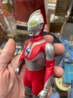 Ultra Man 1:12 (Mezco, Ultra Man)  **COMPLETE**