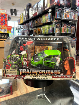 Autobot Skids Arcee & Mikaela Banes (Transformers revenege of the fallen, Hasbro)
