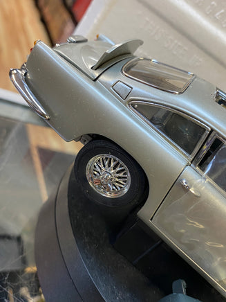 James Bond 007 Aston Martin DB5 1/24 Scale (Danbury Mint, Diecast) - Bitz & Buttons