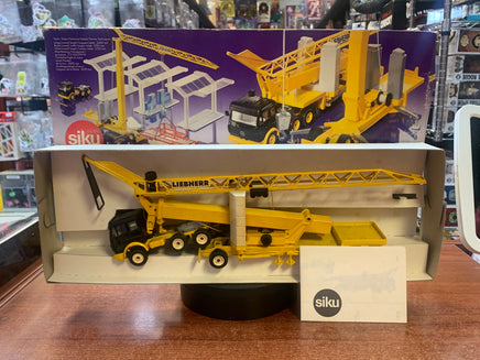 CAT Tractor Truck with Tower Crane 3913 1/55 Scale ( Vintage SIKU CAT) - Bitz & Buttons