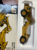 Caterpillar 631E Wheel Tractor Scraper 1/50 Scale ( Vintage ERTL, CAT) - Bitz & Buttons
