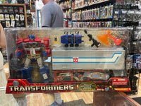 Optimus Prime with Trailer (Transformers Masterpiece, Hasbro) **SEALED**