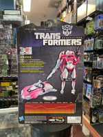 Arcee IDW Deluxe Class (Transformers Generations Thrilling 30, Hasbro) - Bitz & Buttons