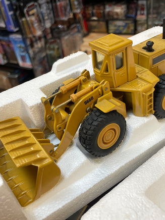 Caterpillar 988B Wheel Loader 1/50 Scale ( Vintage ERTL, CAT) - Bitz & Buttons