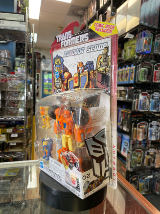 Autobot Scoop Deluxe Class (Transformers Generations Thrilling 30, Hasbro) - Bitz & Buttons