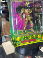 Slashing Goldar Space Alien (Vintage MMPR Power Rangers, Bandai) SEALED - Bitz & Buttons