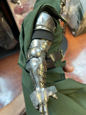 Doctor Doom #CMS-022 (Hot Toys, Marvel) COMPLETE - Bitz & Buttons