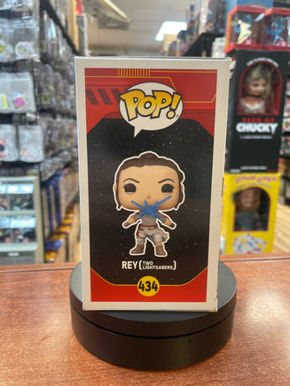 Two Lightsabers Rey #434 (Funko Pop, Star Wars) - Bitz & Buttons