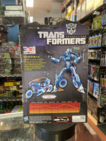 Chromia IDW Deluxe Class (Transformers Generations Thrilling 30, Hasbro) - Bitz & Buttons