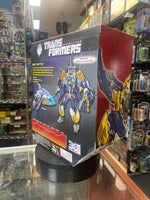 Sky Bite Voyager Class (Transformers Generations Thrilling 30, Hasbro) - Bitz & Buttons