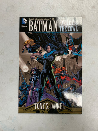 Batman Battle For The Cowl (DC Comics Trade TPB, Batman) - Bitz & Buttons